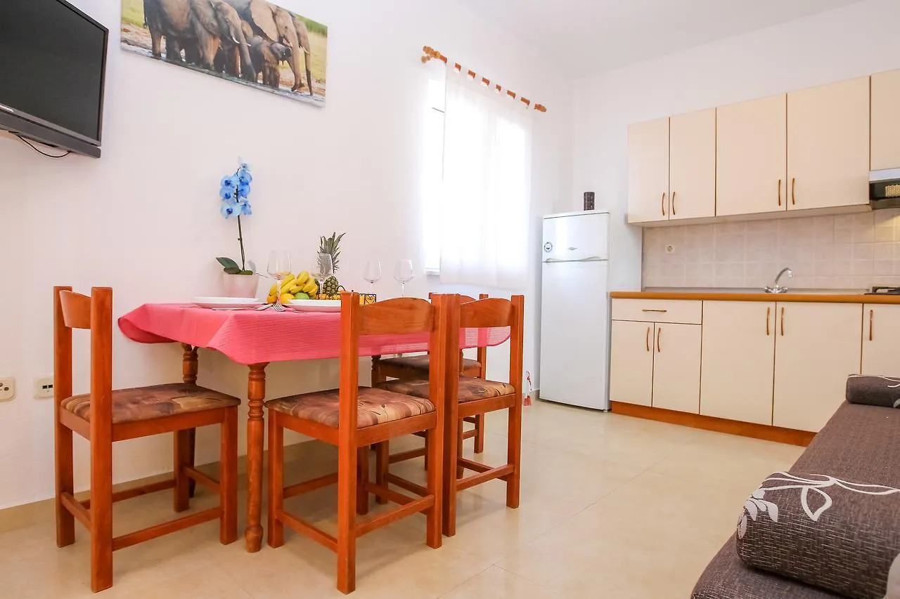 Apartments Martina Pakostane