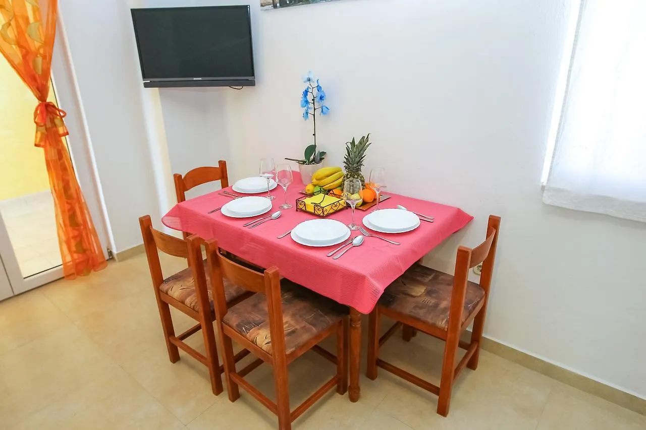 Apartments Martina Pakostane 0*,