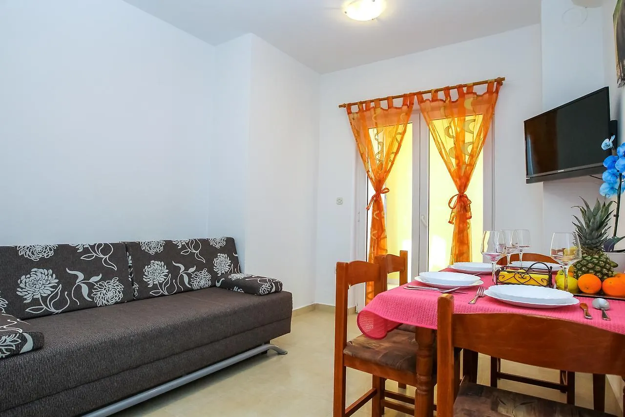 Apartments Martina Pakostane