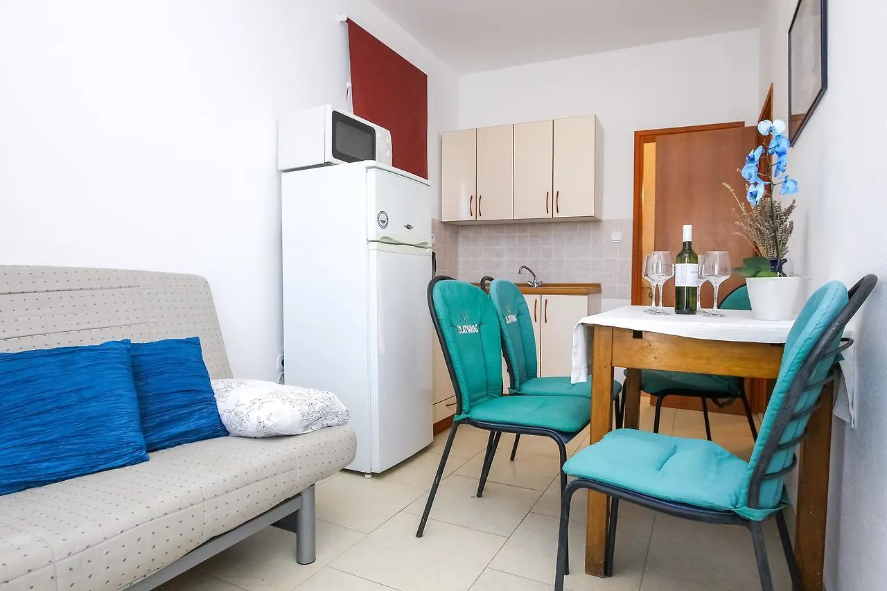 Apartments Martina Pakostane 0*,  Croatia