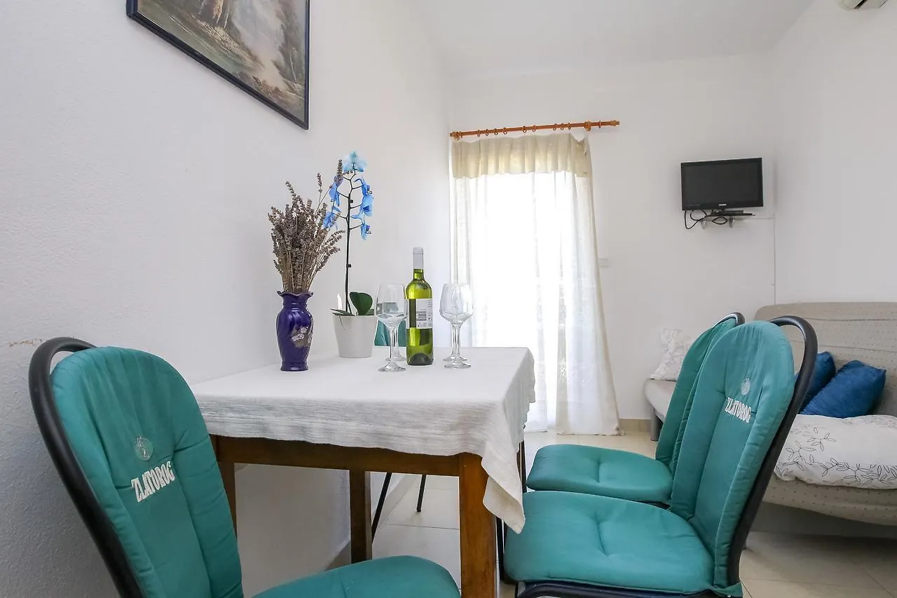 Apartments Martina Pakostane