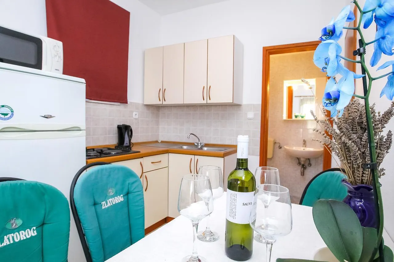 Apartments Martina Pakostane Croatia
