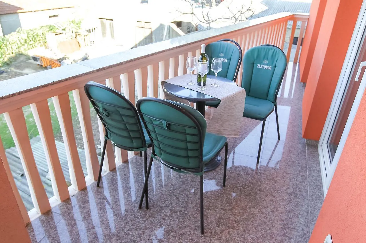 باكوشتاني Apartments Martina