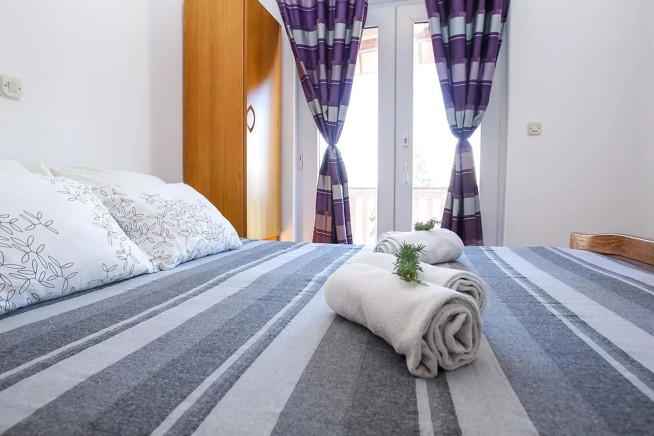 Apartments Martina Pakostane Croatia