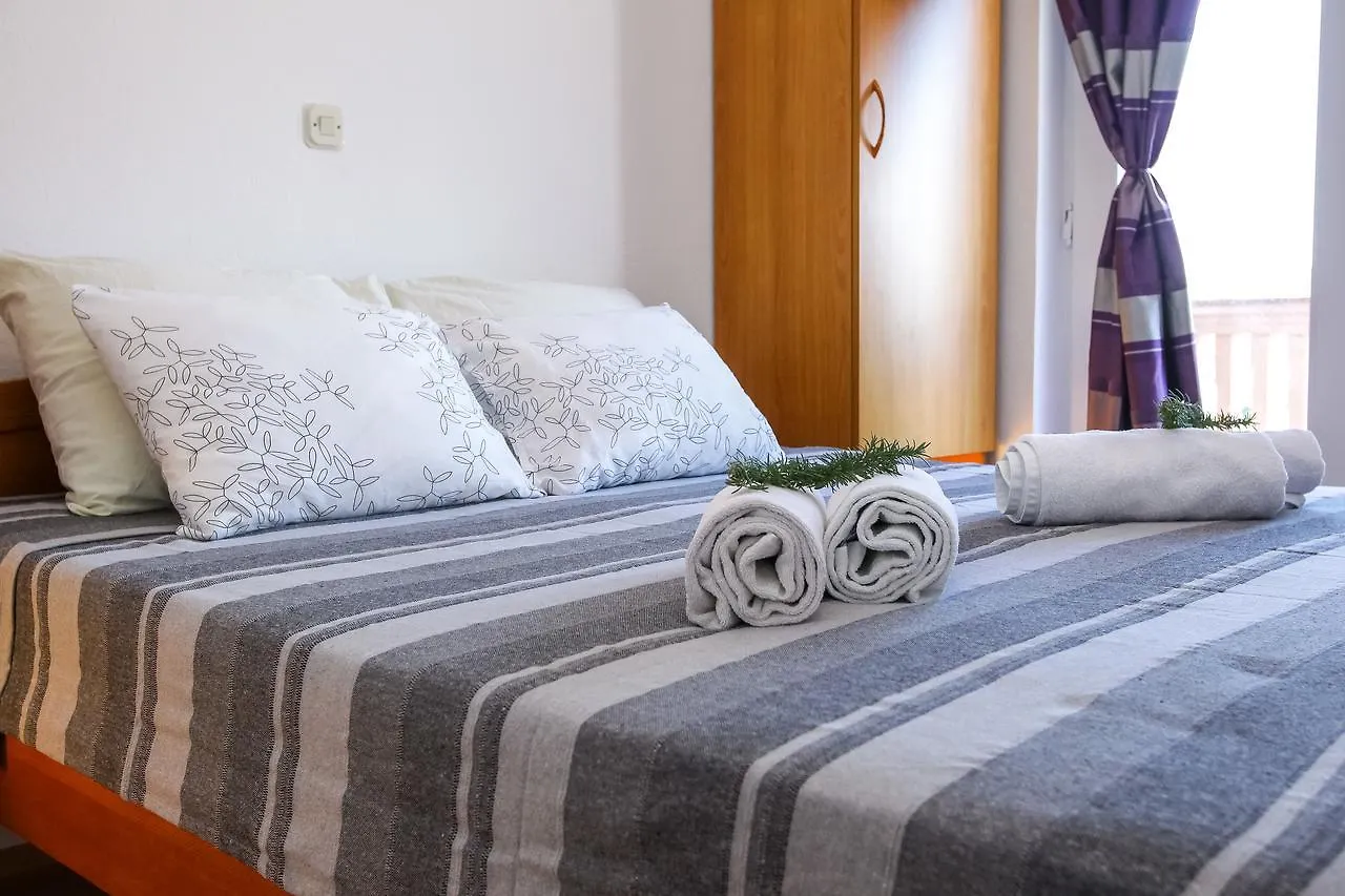 Apartments Martina Pakostane 0*,