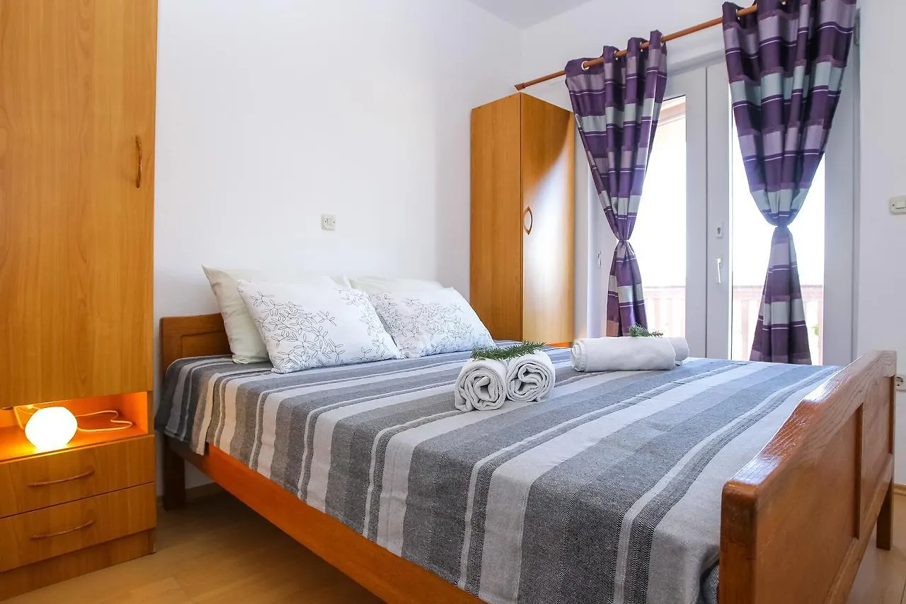 Apartments Martina Pakostane