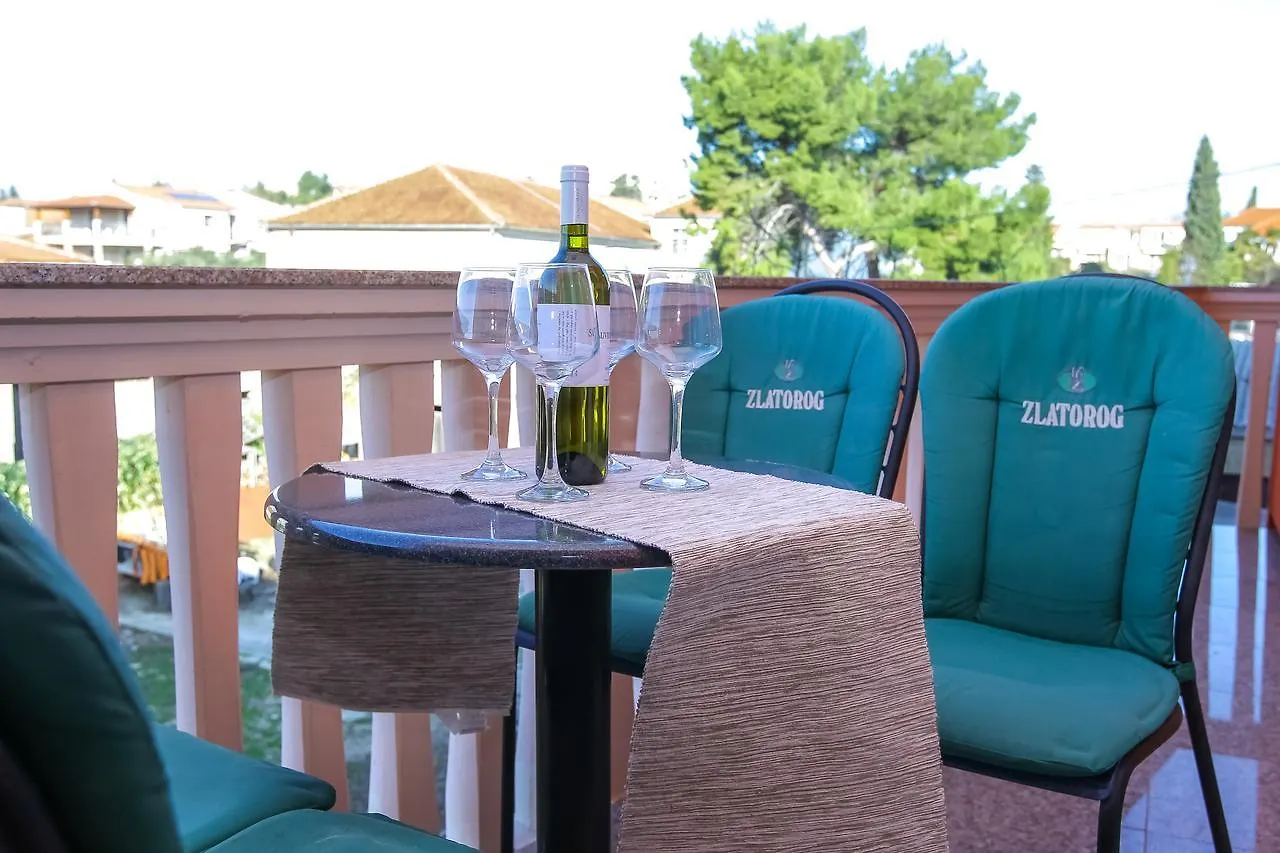 باكوشتاني Apartments Martina