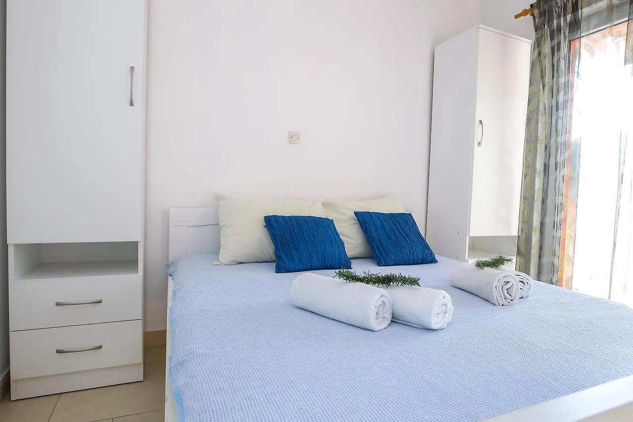 Apartments Martina Pakostane