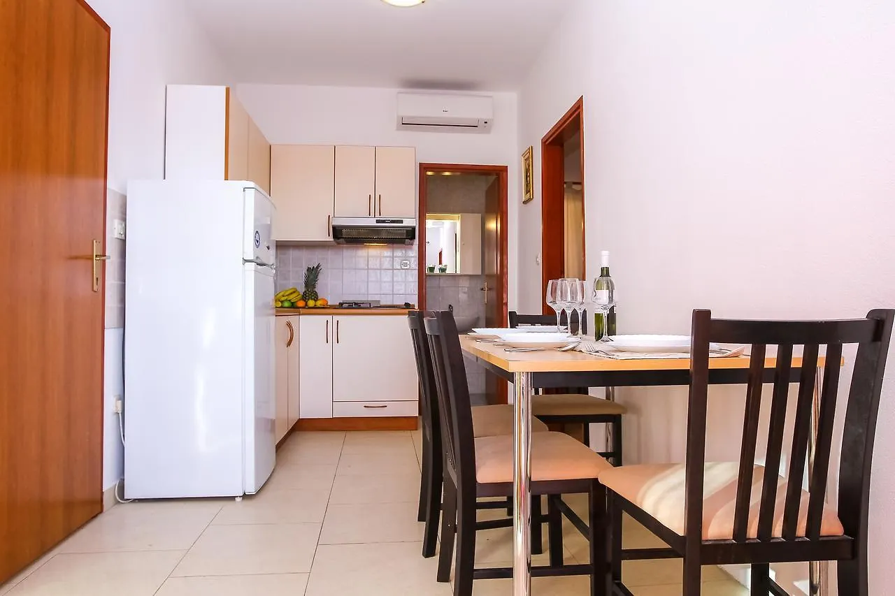 Apartments Martina Pakostane