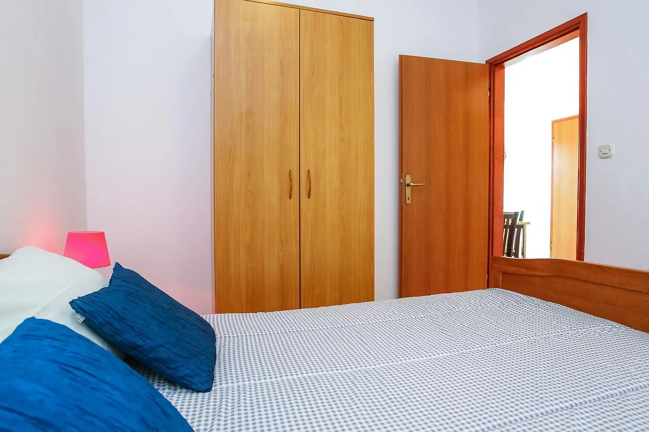 Apartments Martina Pakostane Croatia