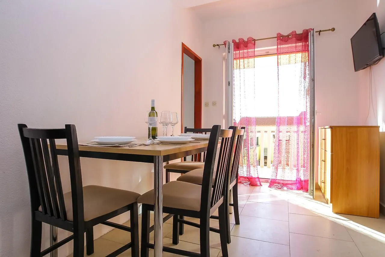 Apartments Martina Pakostane
