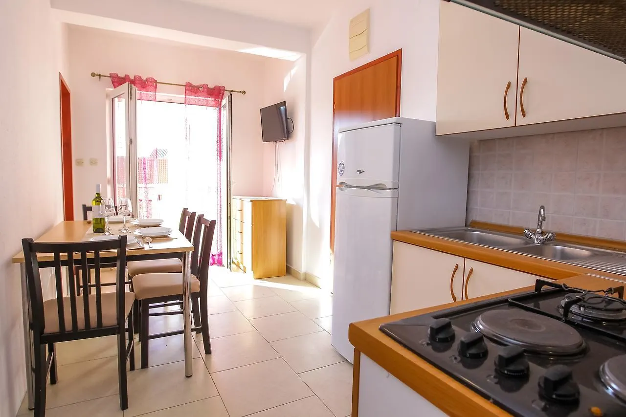 Apartments Martina Pakostane 0*,