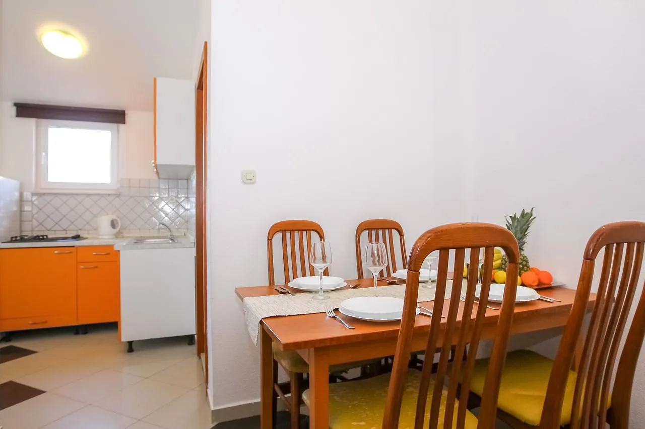 Apartments Martina Pakostane