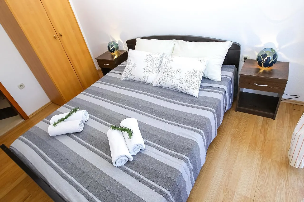 باكوشتاني Apartments Martina