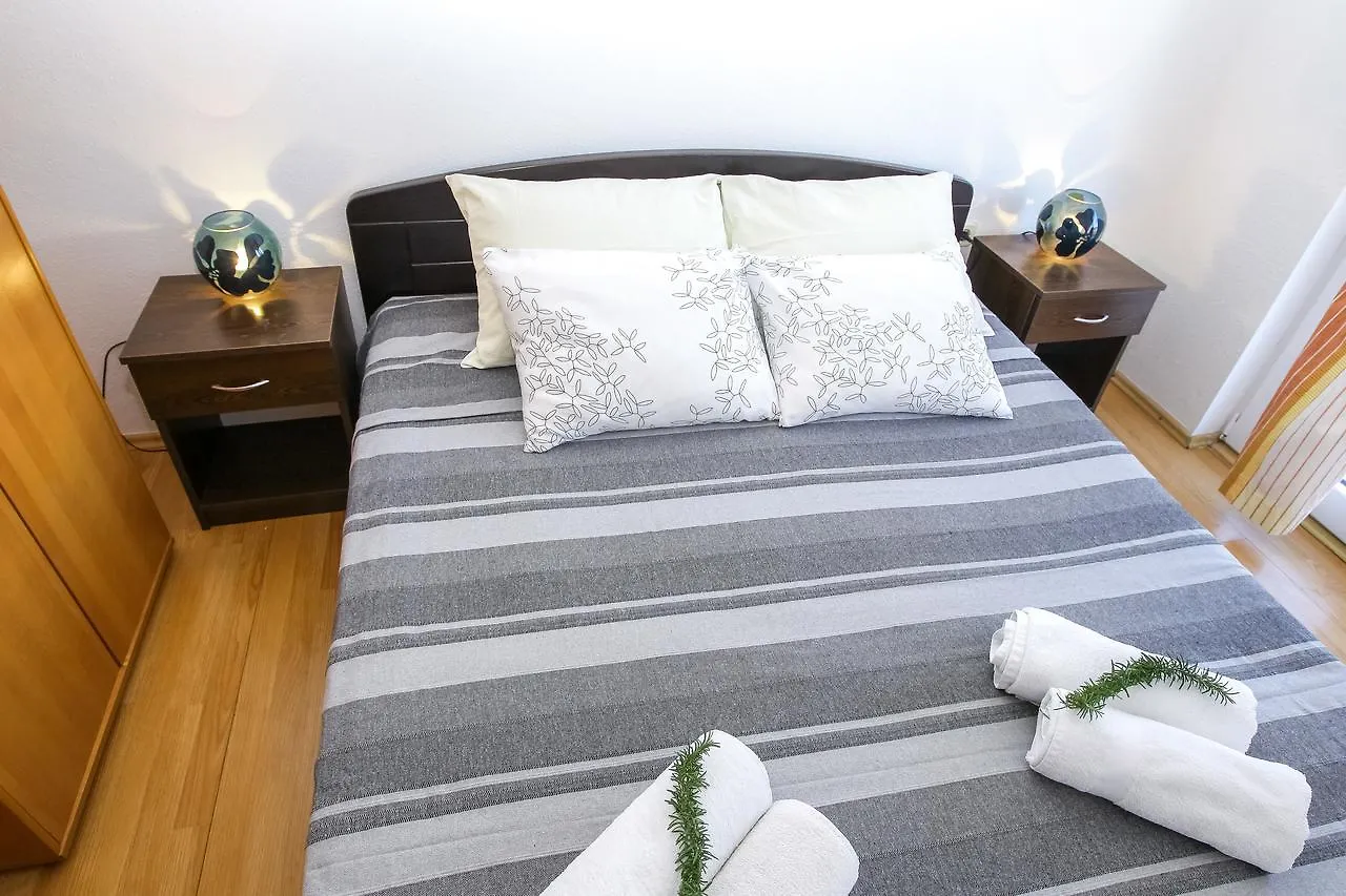 Apartments Martina Pakostane Croatia