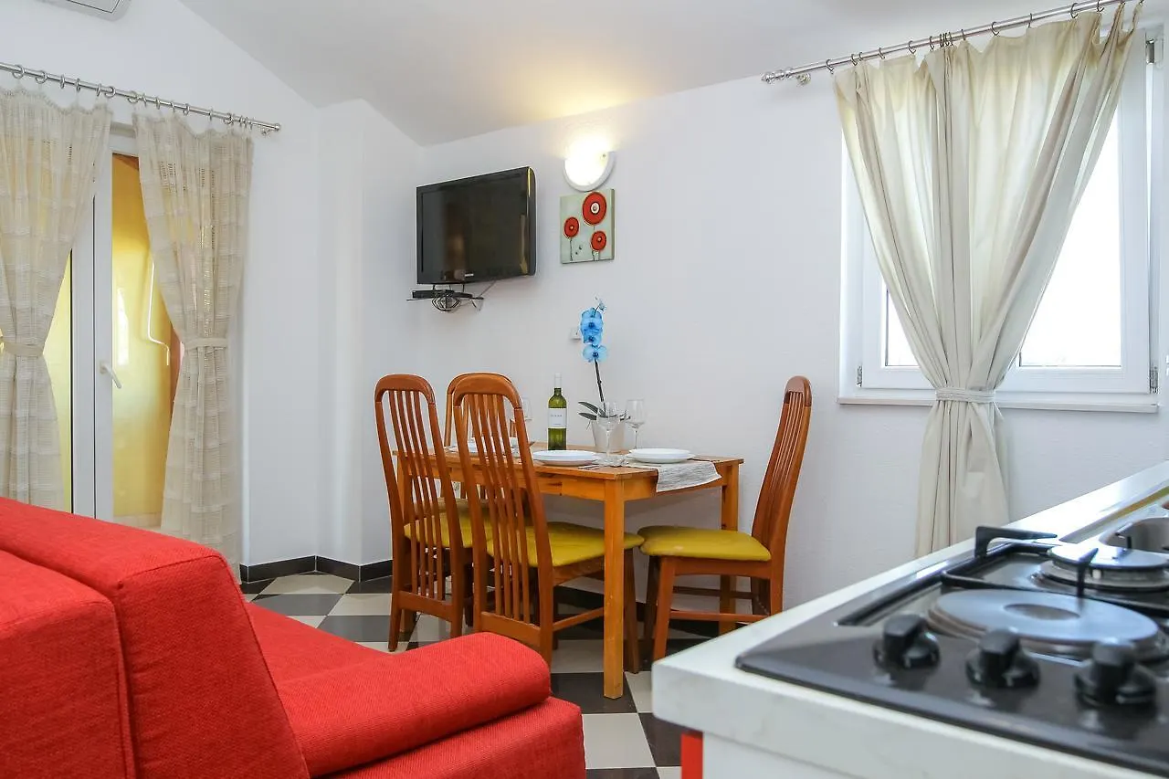 Apartments Martina Pakostane