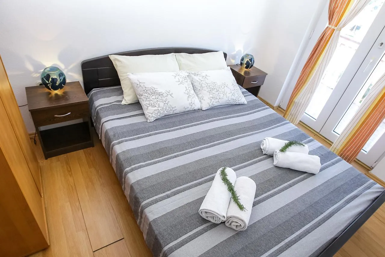 Apartments Martina Pakostane 0*,