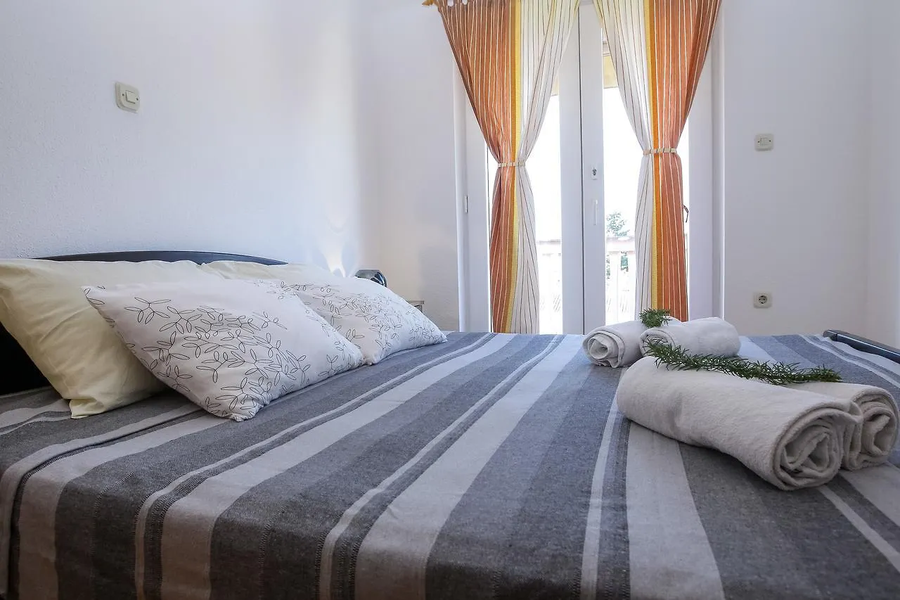 Apartments Martina Pakostane Croatia