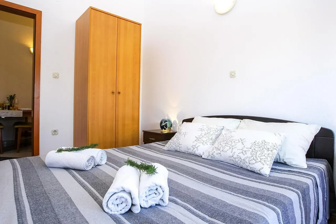 Apartments Martina Pakostane 0*,  Croatia