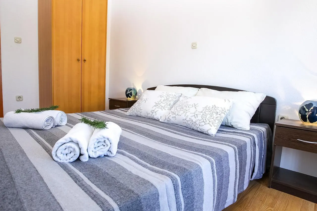 Apartments Martina Pakostane