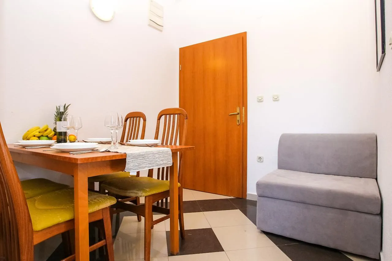 Apartments Martina Pakostane