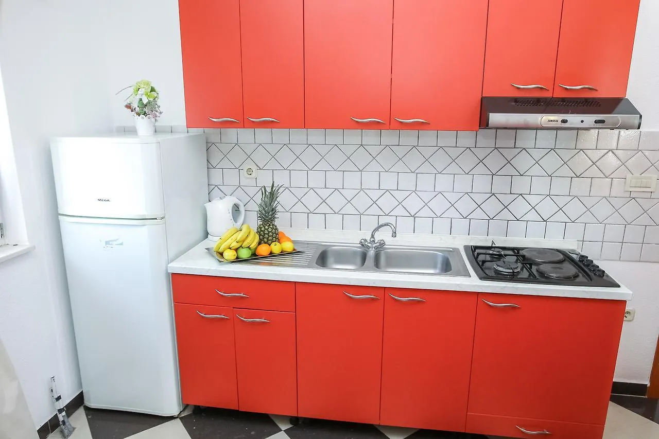 باكوشتاني Apartments Martina