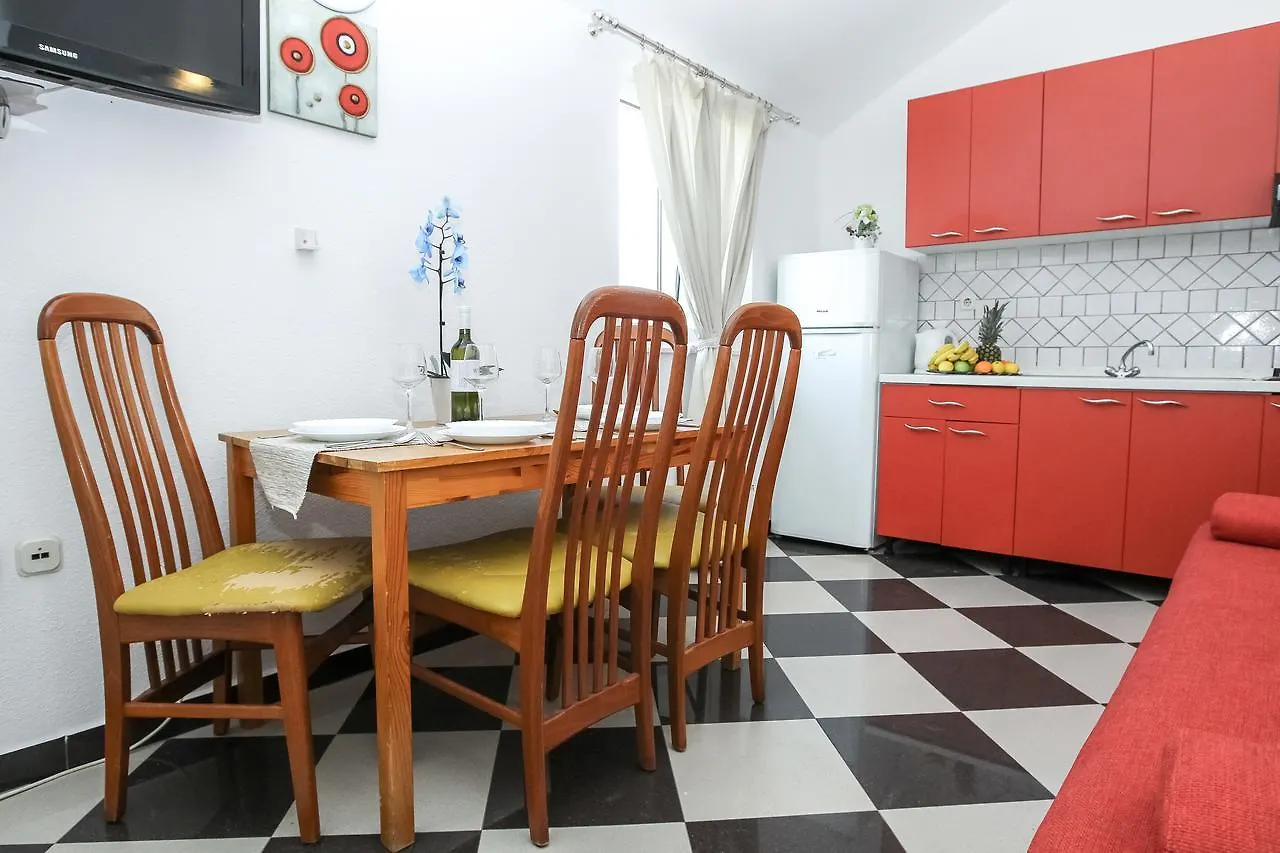 Apartments Martina Pakostane