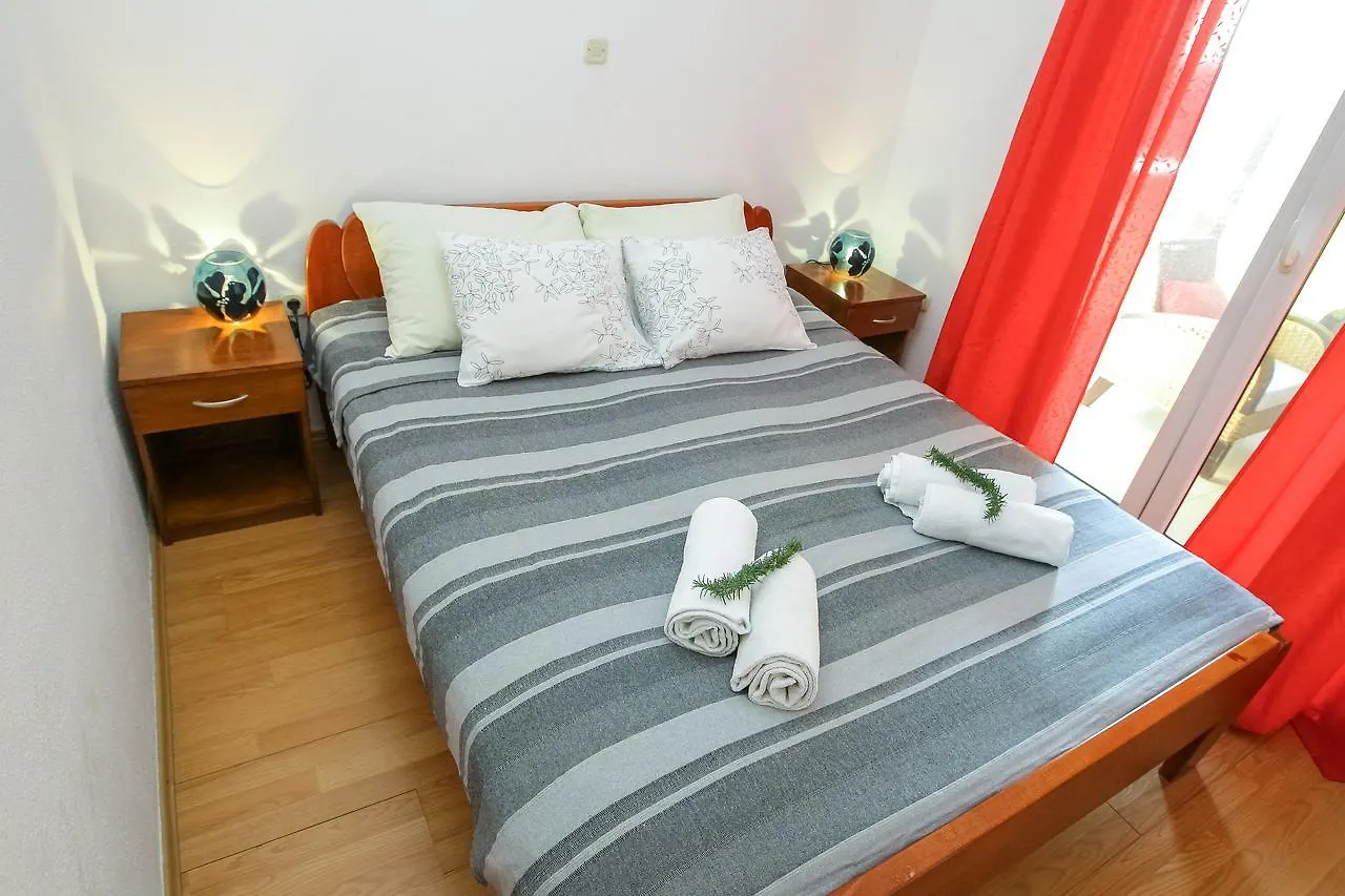 Apartments Martina Pakostane