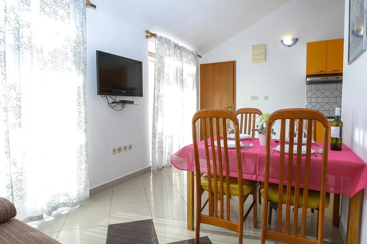 Apartments Martina Pakostane