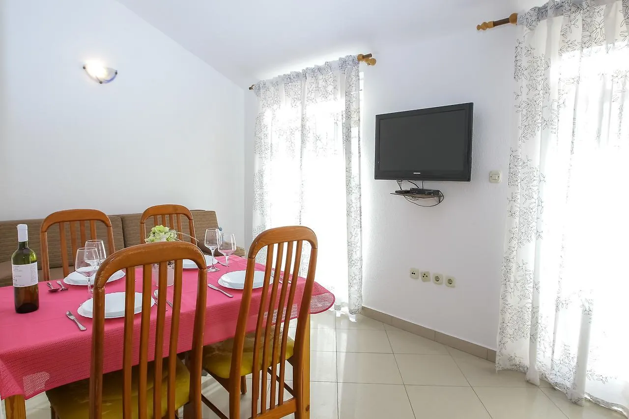 Apartments Martina Pakostane 0*,