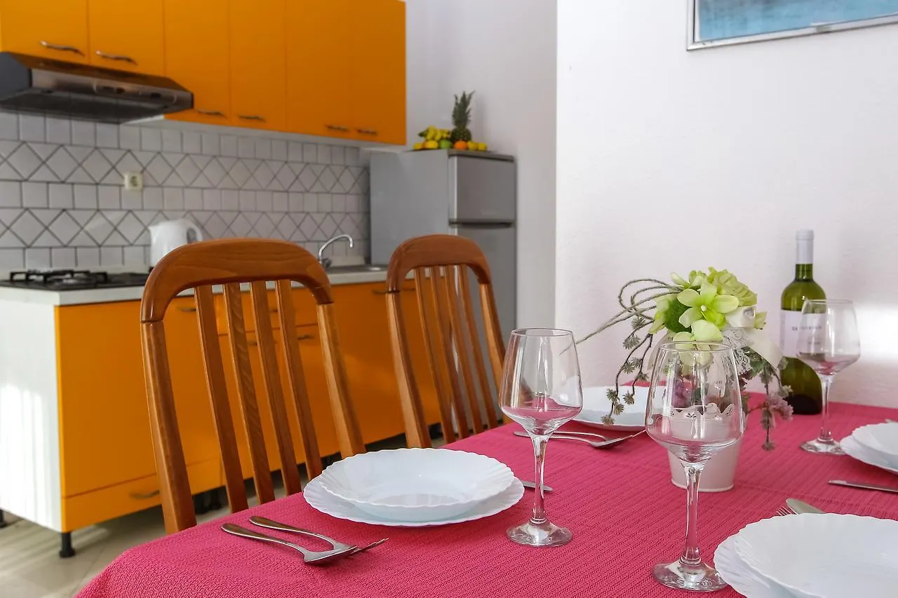 Apartments Martina Pakostane