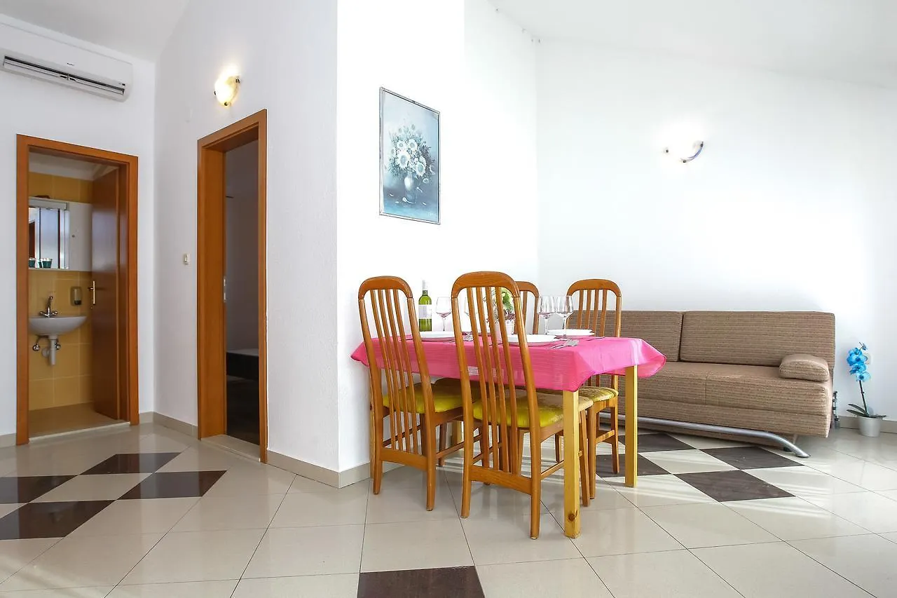 Apartments Martina Pakostane