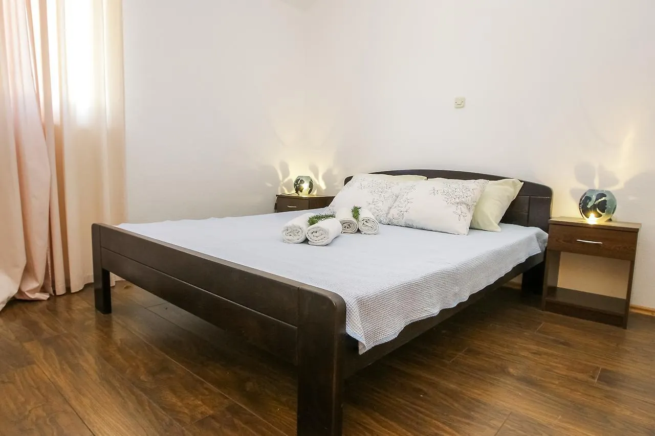 Apartments Martina Pakostane