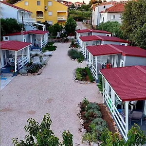 Fjaka Camp Gostinjska kuća