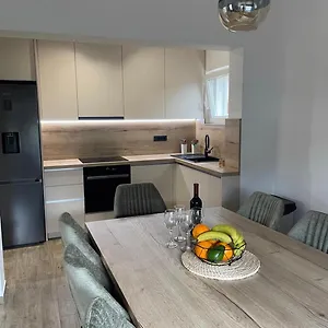 Apartman Kurtov Apartament