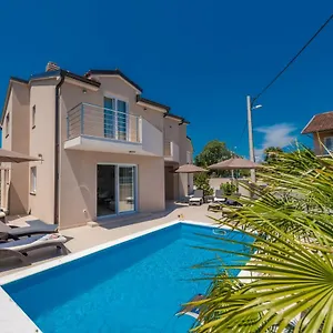 Appartement Ml, Pakoštane